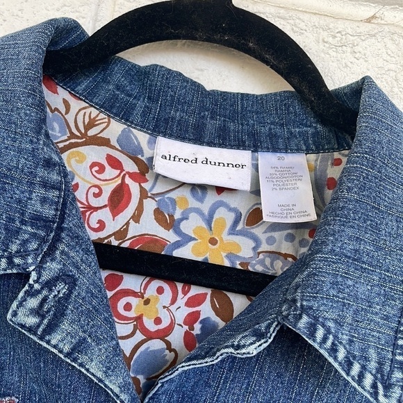 Embroidered Denim Vintage Jacket With Pockets (Can be worn oversized) - Picture 8 of 11